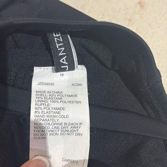 Jantzen one piece swimsuit with flounce ruffle Plunging V-neckline SZ 18 - Picture 9 of 9